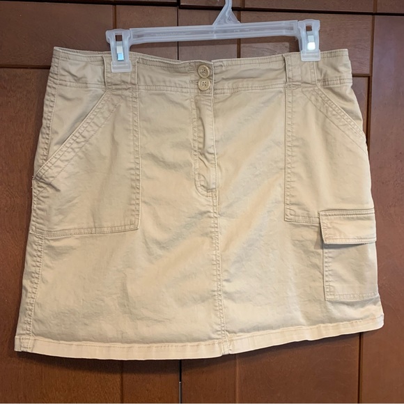 SALE!! Cargo skort.        5 - Picture 8 of 9
